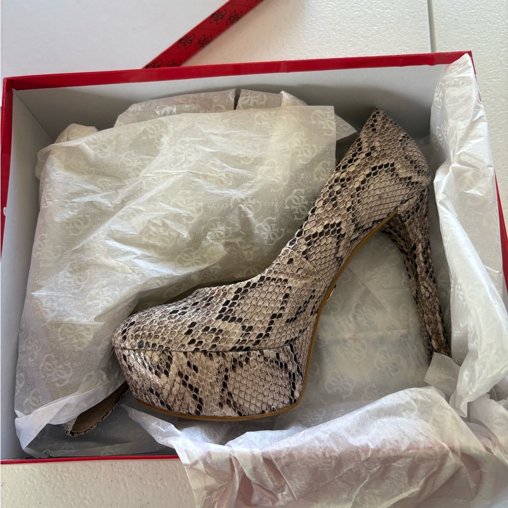 Guess Ette - Snakeskin Platform Pumps